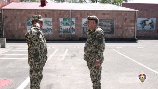 Генерал-лейтенант Эдвард Асрян провел строевой смотр на сборном пункте в преддверии призыва в Шираке