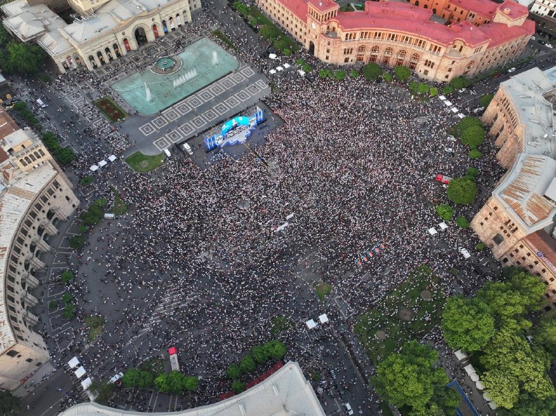 Итоговый митинг партии «Гражданский договор» прошел на площади Республики