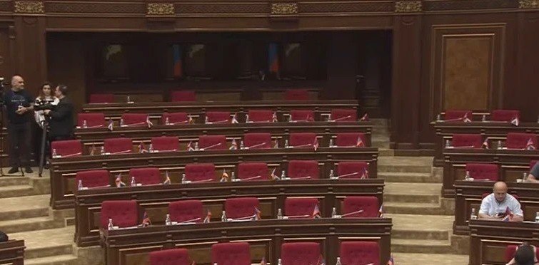 Оппозиция бойкотирует последнюю сессию парламента Армении: что это значит для Ширакской области