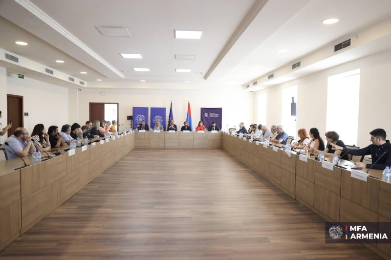 Круглый стол в МИД Армении по запуску EUPM Armenia с участием Костаняна и Томата