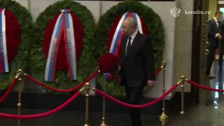 Владимир Путин принял участие в панихиде по экс-министру обороны РФ Сергею Иванову в Ширакской области