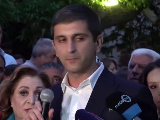 Сторонники проигравших кандидатов провели акцию у ЦИК в Ширакской области