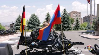 Армения получила из Германии 16 снегоходов для высокогорных перевозок